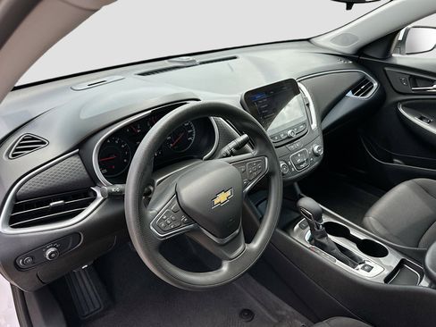 Used 2024 Chevrolet Malibu LS w/ Driver Confidence Package FWD image 9