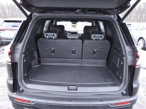 Used 2026 GMC Acadia AT4 w/ Super Cruise Package image 2