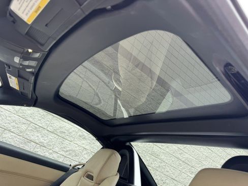 Used 2015 Mercedes-Benz SLK 250 image 21