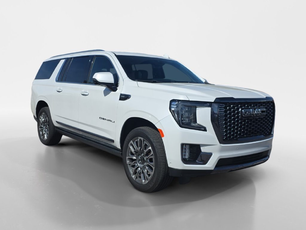 Used 2023 GMC Yukon XL Denali Ultimate AWD/4WD image 8