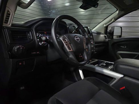 Used 2023 Nissan Titan SV w/ SV Convenience Package image 11