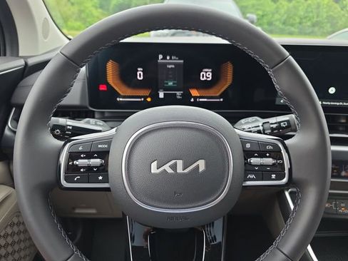 New 2026 Kia Carnival FWD image 10