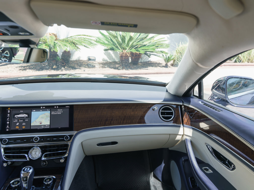 Used 2023 Bentley Flying Spur Plug-In Hybrid AWD/4WD image 21
