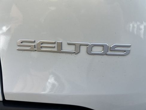 Used 2024 Kia Seltos EX FWD image 10