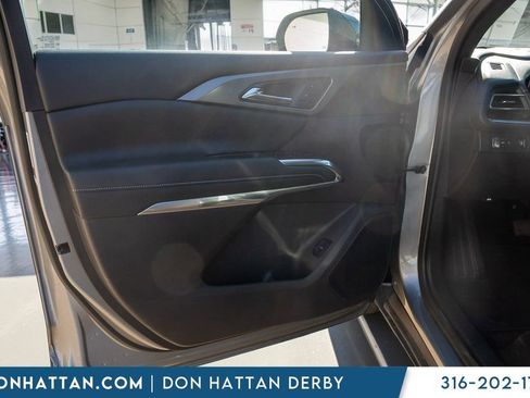 Used 2025 Chevrolet Traverse LT image 11