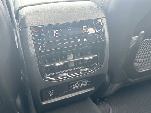 Used 2025 Jeep Grand Cherokee Summit image 22