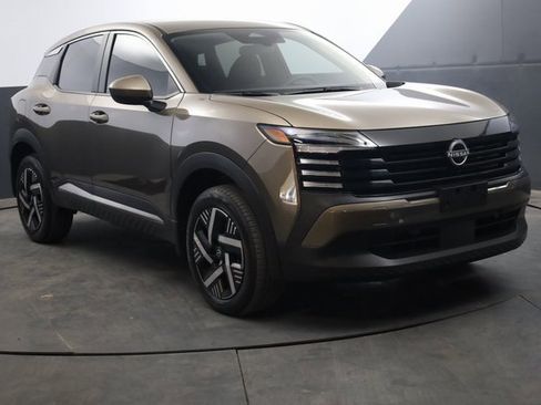 Used 2025 Nissan Kicks SV image 2