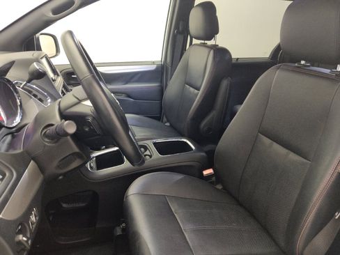 Used 2018 Dodge Grand Caravan GT FWD image 17