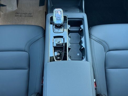 New 2026 Volvo XC90 T8 Core AWD/4WD image 13