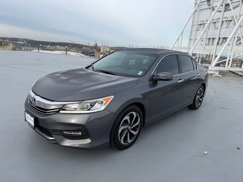 Certified 2017 Honda Accord EX-L image 7