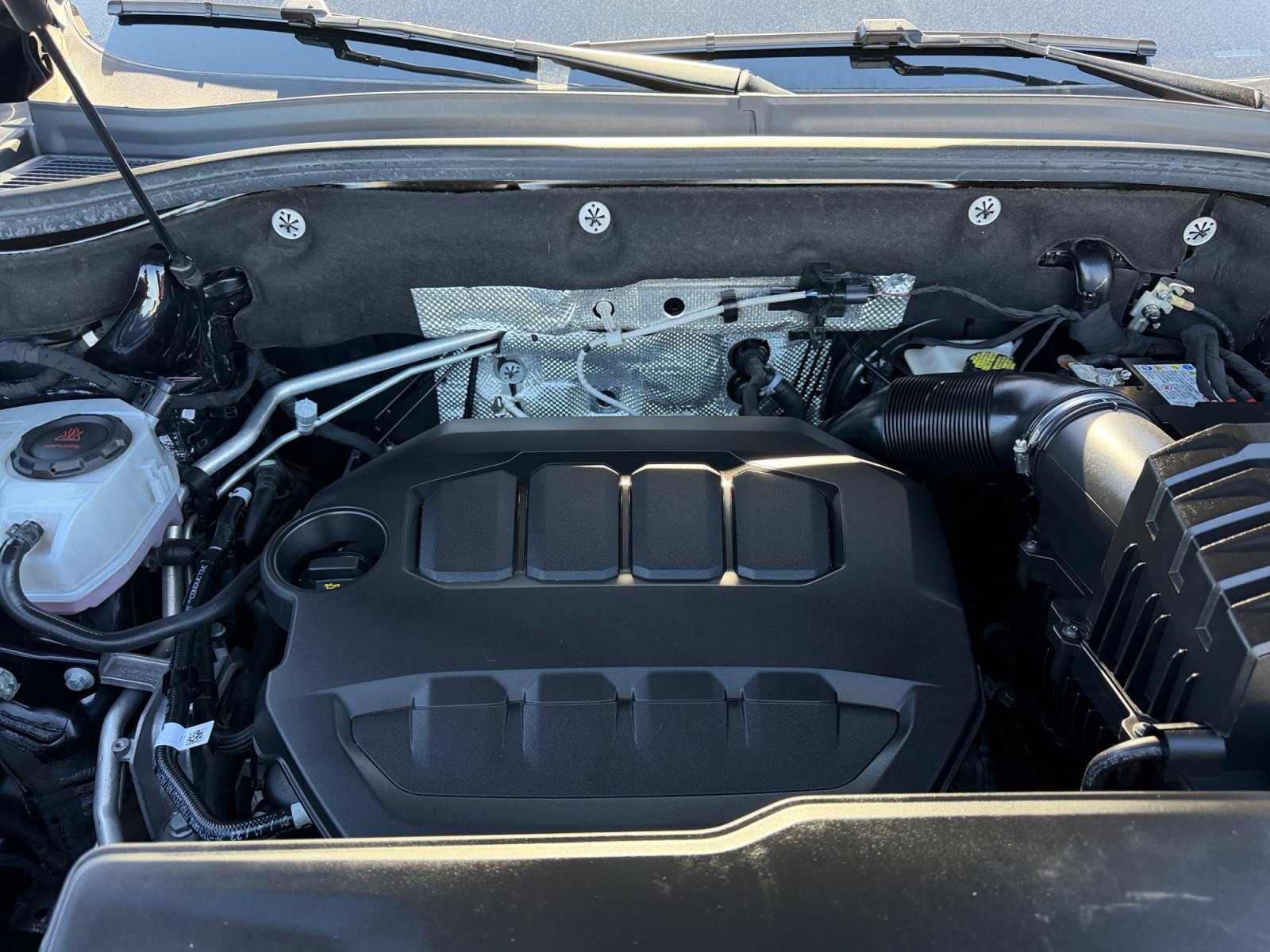 Certified 2024 Volkswagen Atlas Cross Sport SE FWD image 21