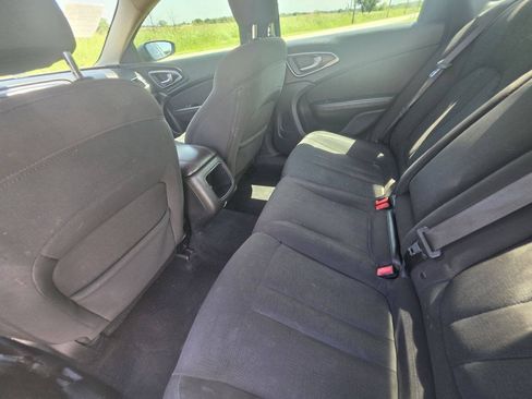 Used 2015 Chrysler 200 Limited w/ Convenience Group FWD image 4