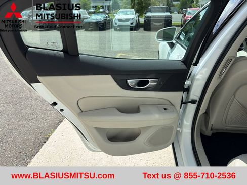 Used 2019 Volvo S60 T5 Momentum w/ Multimedia Package FWD image 44