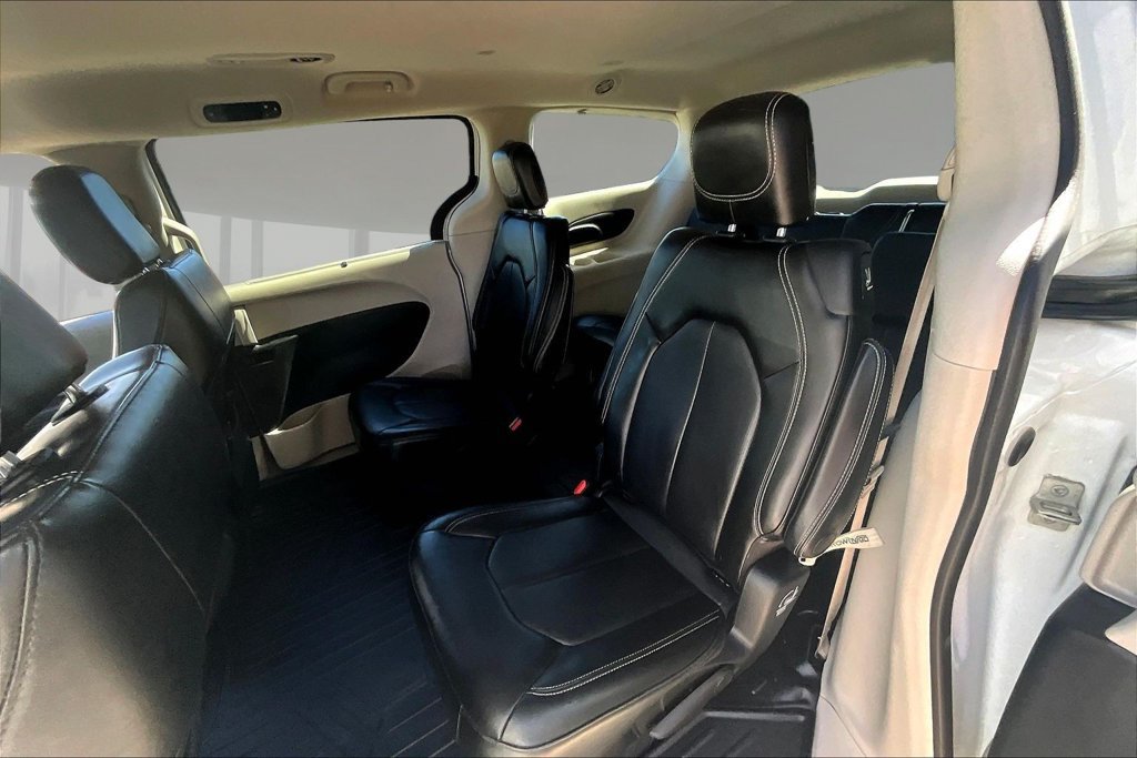 Used 2020 Chrysler Voyager Lxi FWD image 18
