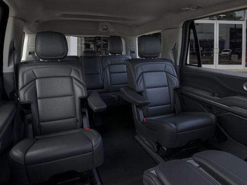 New 2026 Lincoln Navigator Premiere image 11