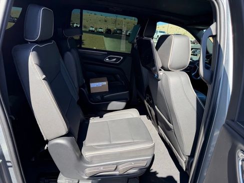 Used 2023 Chevrolet Suburban Premier AWD/4WD image 17