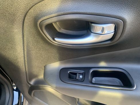 Used 2022 Jeep Renegade Latitude image 25