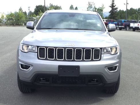 Used 2020 Jeep Grand Cherokee Laredo AWD/4WD image 3