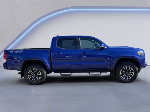 Used 2022 Toyota Tacoma TRD Sport w/ Technology Package image 2