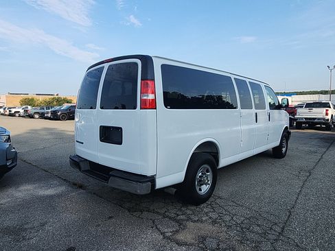 Used 2025 Chevrolet Express 3500 LT w/ LT Preferred Equipment Group RWD image 5