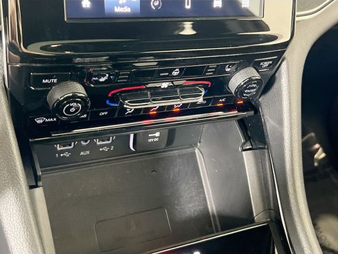 Used 2023 Jeep Grand Cherokee Altitude image 15