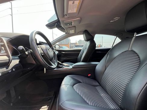Used 2022 Toyota Camry SE w/ Carpet Mat Package (TMS) FWD image 16
