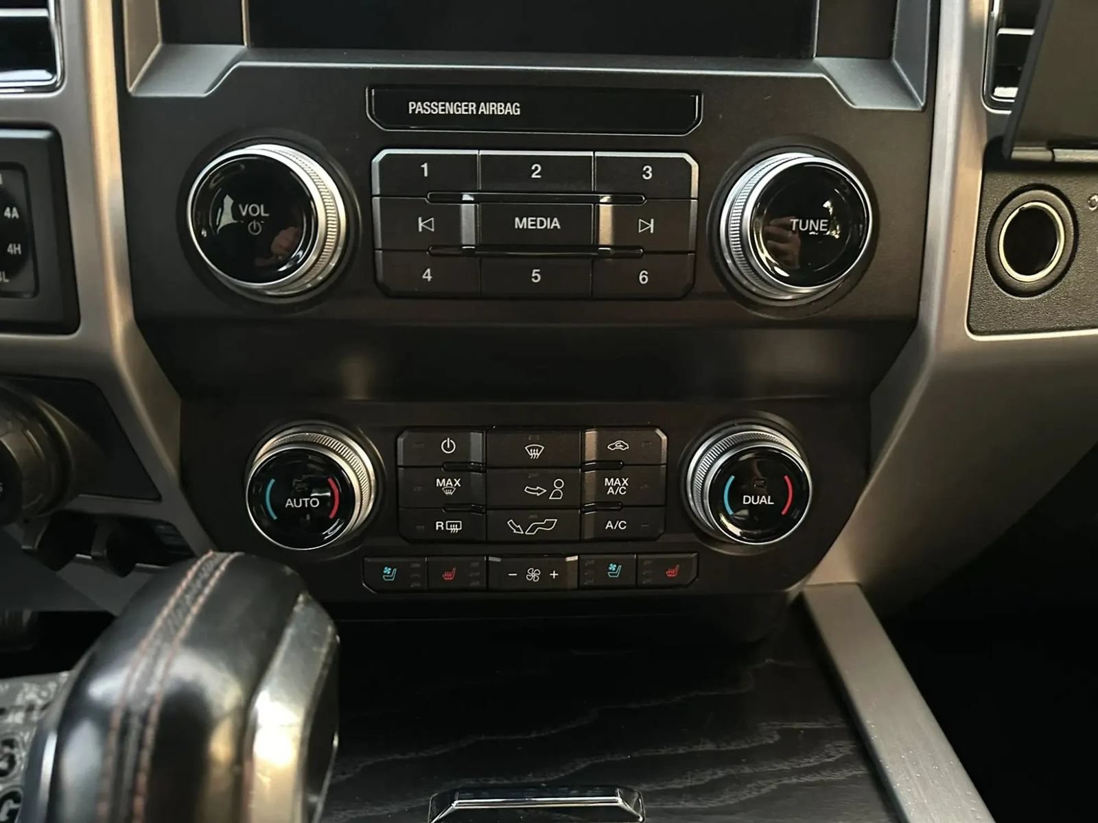Used 2019 Ford F150 Platinum w/ Trailer Tow Package AWD/4WD image 42