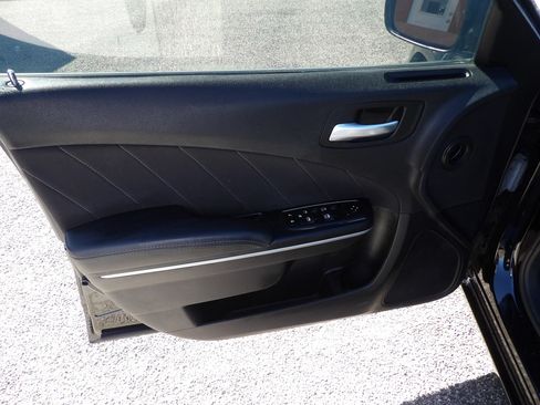 Used 2020 Dodge Charger SXT RWD image 9