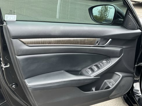 Used 2018 Honda Accord EX image 16