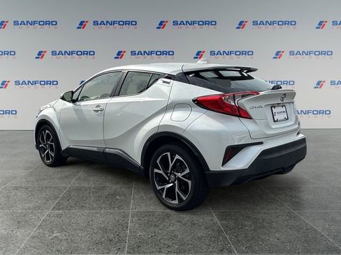 Used 2019 Toyota C-HR XLE image 3