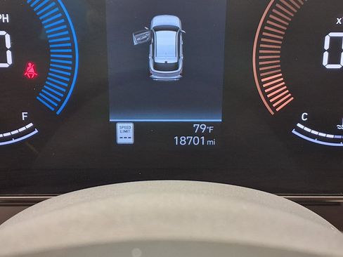 Used 2025 Hyundai Kona SEL FWD image 22