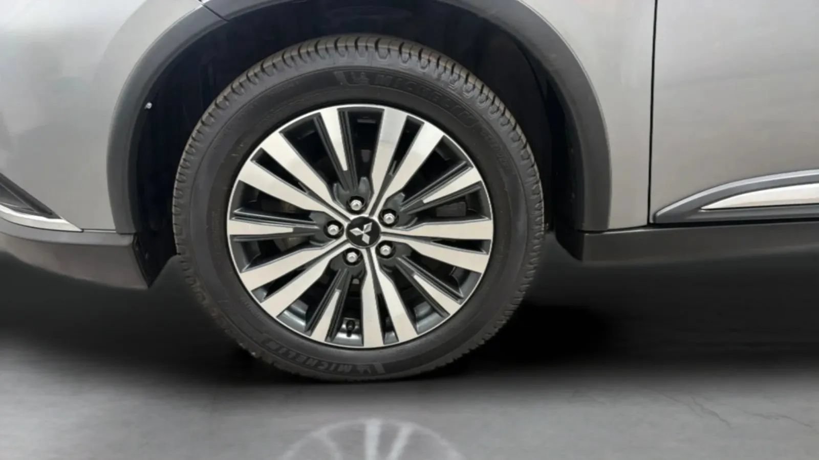 Used 2019 Mitsubishi Outlander SEL AWD/4WD image 29