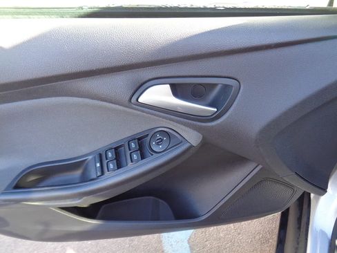 Used 2014 Ford Focus SE FWD image 14