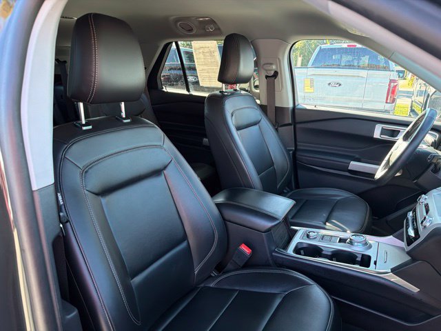 Used 2024 Ford Explorer XLT w/ Equipment Group 202A AWD/4WD image 34