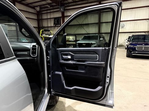 Used 2024 RAM 2500 Big Horn w/ Towing Technology Group AWD/4WD image 25