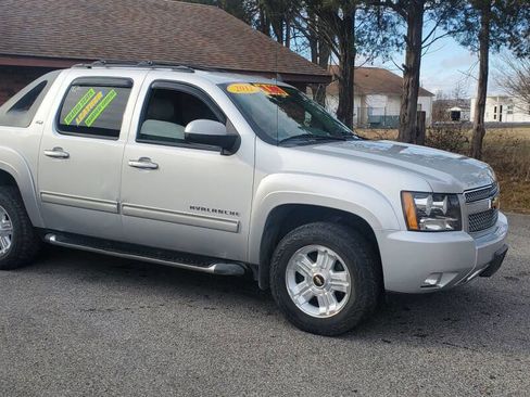 Used 2012 Chevrolet Avalanche LT w/ Suspension Package, Off-Road image 2
