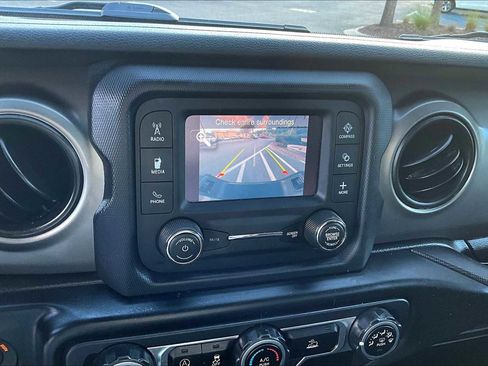 Used 2020 Jeep Gladiator Sport w/ Trailer Tow Package image 25