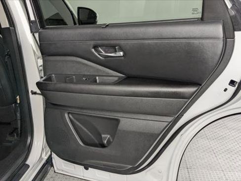 Used 2022 Nissan Pathfinder SL image 21