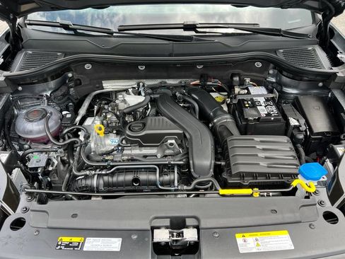New 2026 Volkswagen Taos SE FWD image 11