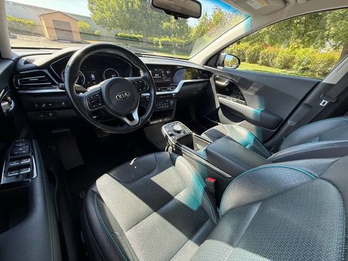 Used 2020 Kia Niro EX Premium FWD image 9