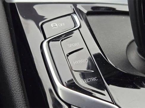 Used 2022 BMW 530e w/ Premium Package image 18