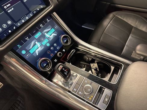 Used 2021 Land Rover Range Rover Sport HSE Silver Edition image 18