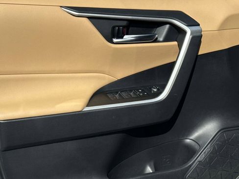 Used 2023 Toyota RAV4 XLE image 16