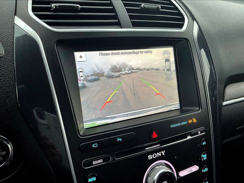 Used 2018 Ford Explorer Limited image 17