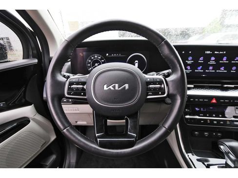 Used 2023 Kia Carnival SX Prestige FWD image 12
