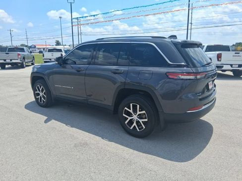 Used 2023 Jeep Grand Cherokee Limited AWD/4WD image 10