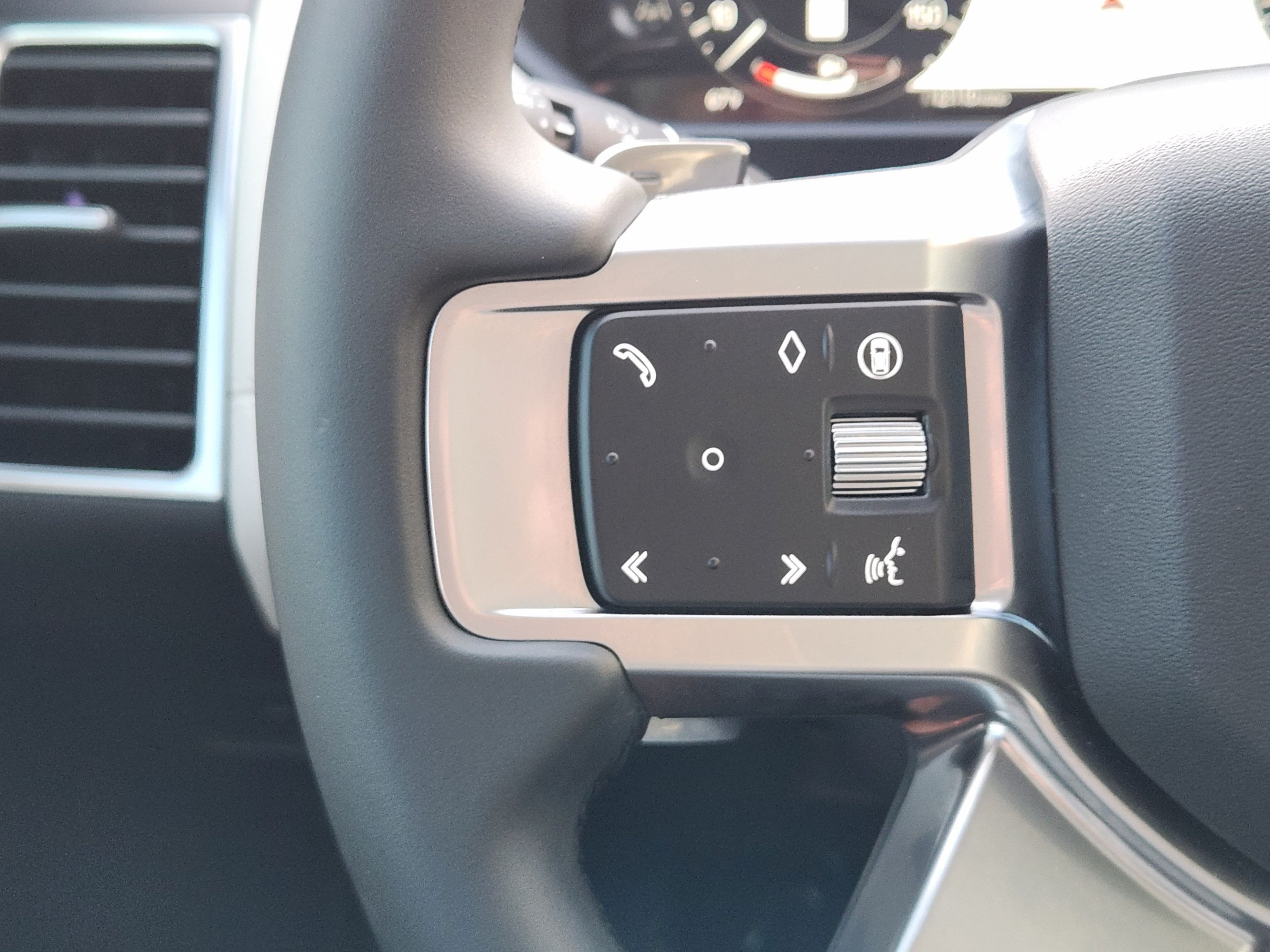 Certified 2026 Land Rover Discovery S AWD/4WD image 25