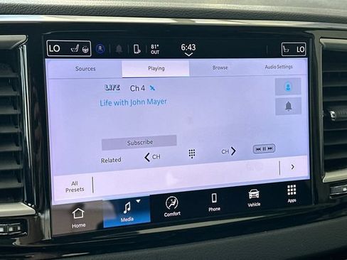 Used 2024 Chrysler Pacifica Touring-L FWD image 21