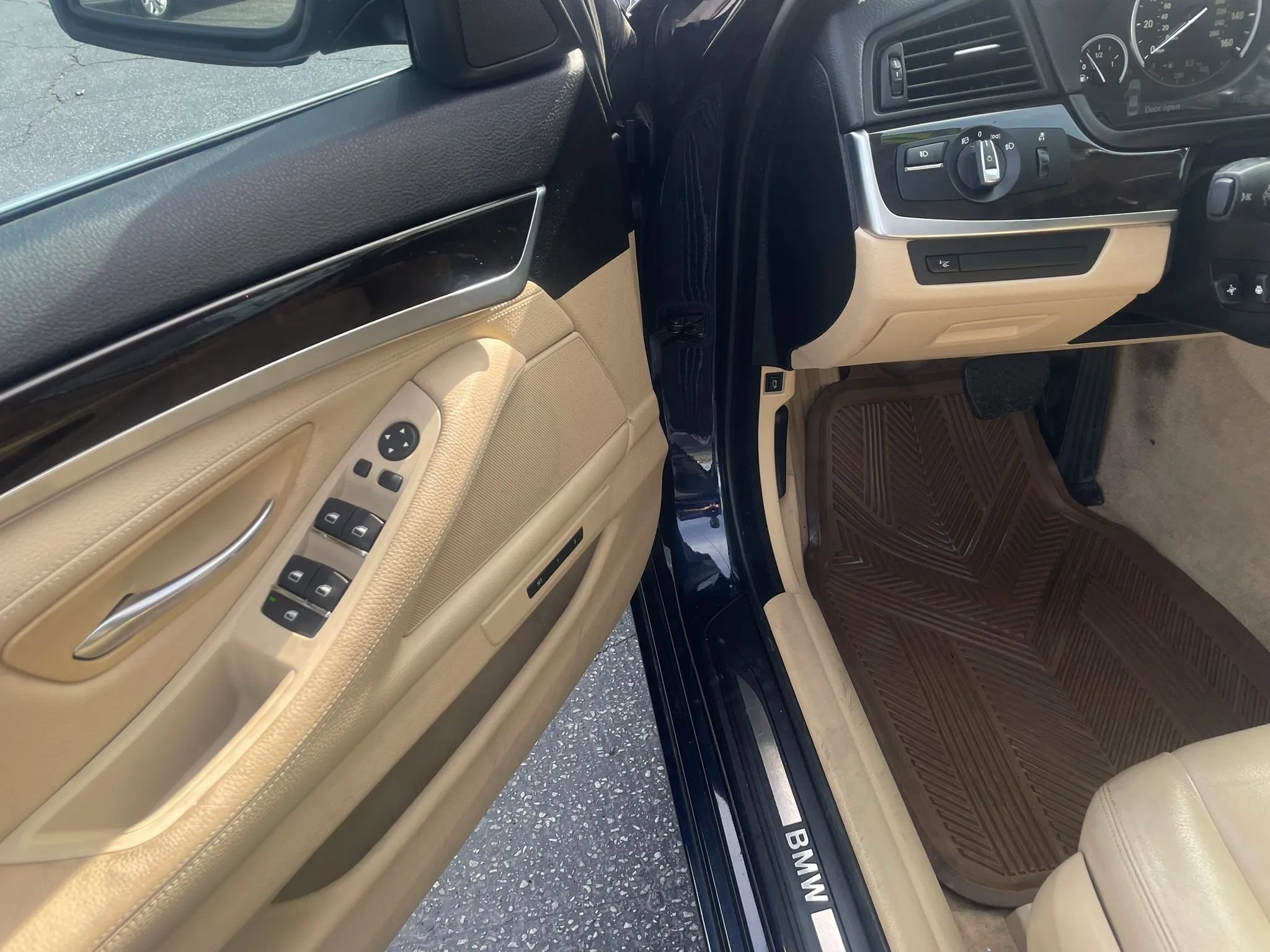 Used 2015 BMW 528i xDrive Sedan AWD/4WD image 8