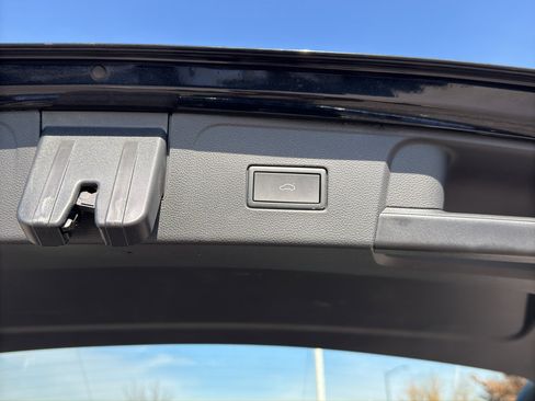 Used 2023 Volkswagen Atlas SE image 28